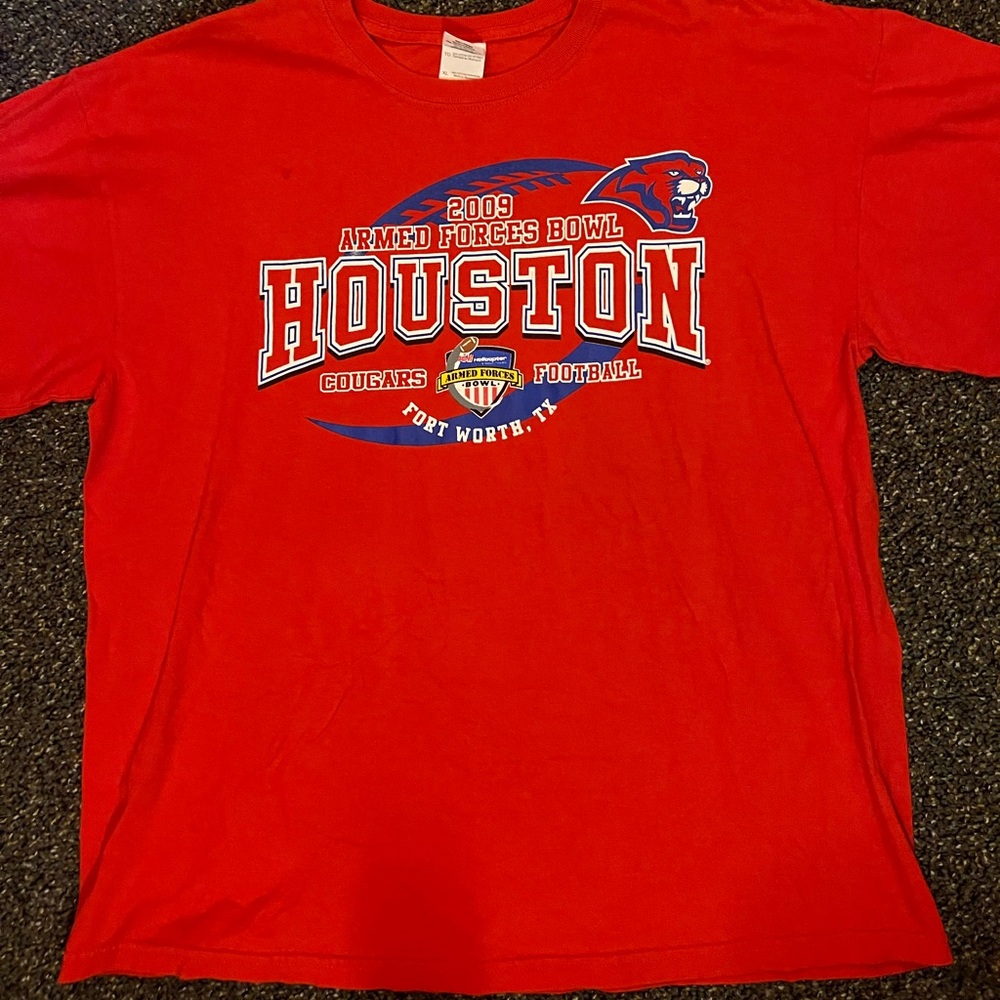 University of Houston 2009 Armed Forces Bowl t shirt